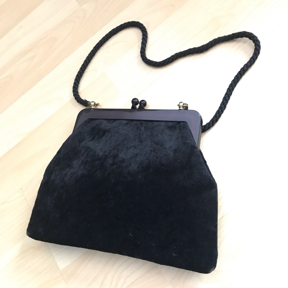 Vintage kiss clasp mini bag.